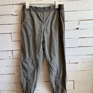 XCVI Gray/Green Apparel